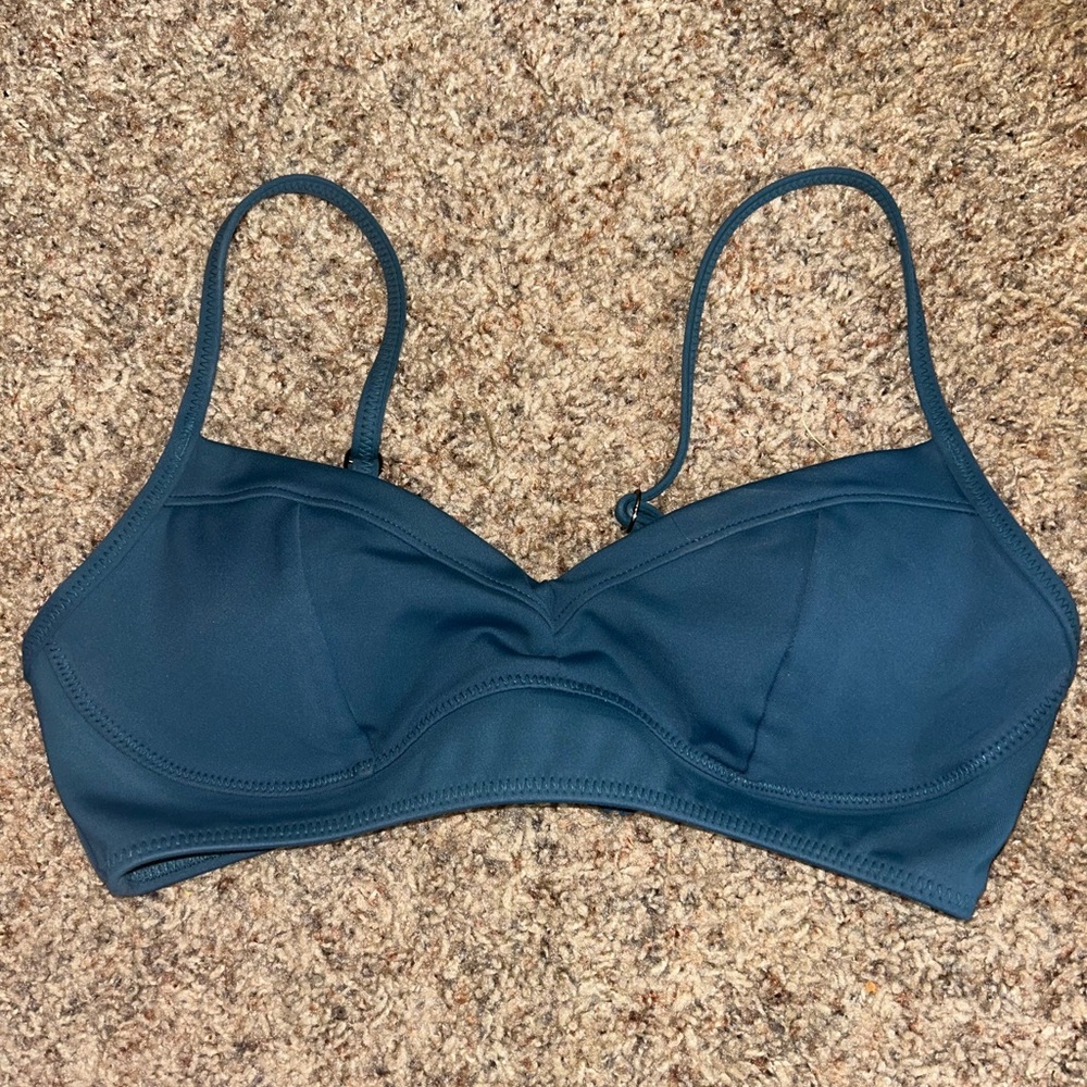 Athleta Swimsuit top
size xs
nice condition
oceanic teal
